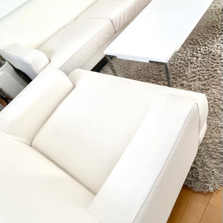 白レザーのソファー＆テーブルセット