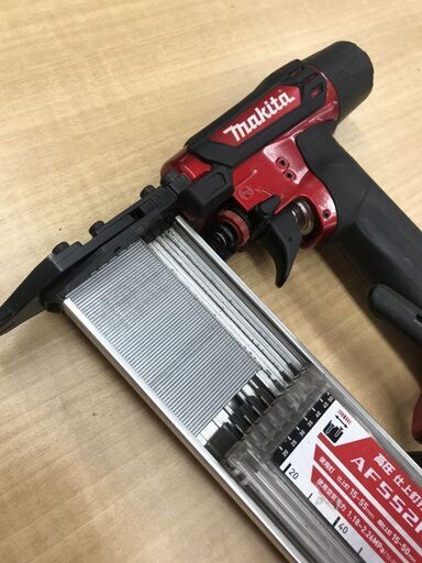 引取限定】マキタ AF552H 高圧仕上げ釘打ち機（中古美品）【うるま市田場】