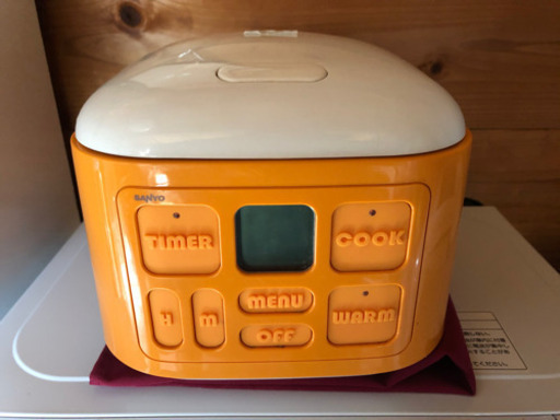 【中古】かわいい　炊飯器　3合炊き