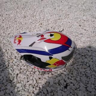 Red Bull ヘルメット