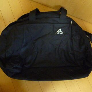 adidasのショルダーバック