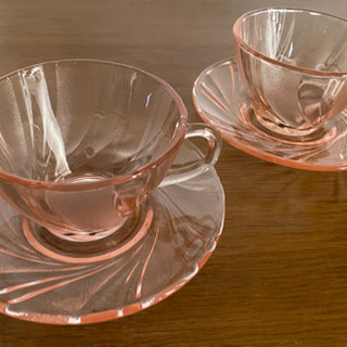 フランフラン　ピンクガラスのカップ＆ソーサー　ペア
