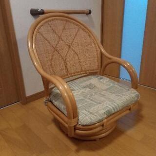 籐(ラタン)製のオシャレな座椅子