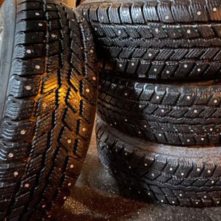 🌟最終値下げ美品🌟2013年スパイクタイヤ　ヴォクシー　セレナ　195 65r15