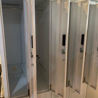 ☆中古品　8人用ロッカー　鍵付き　900x520x1800mm☆