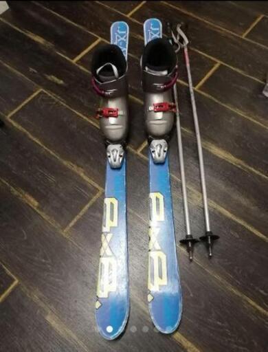 スキー板128 ストック スキーブーツ22cm（子供男女兼用3点セット)