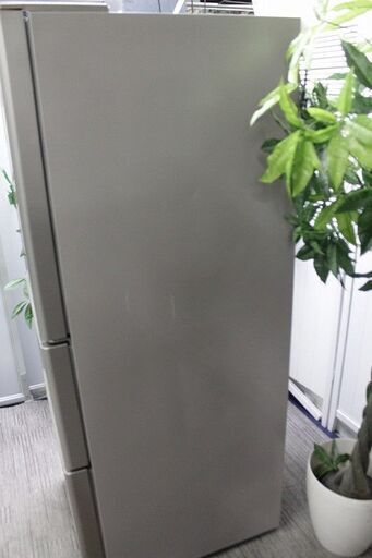 R2911) HITACHI 日立 3ドア 冷凍冷蔵庫 R-S2700FV XN 265L まんなか