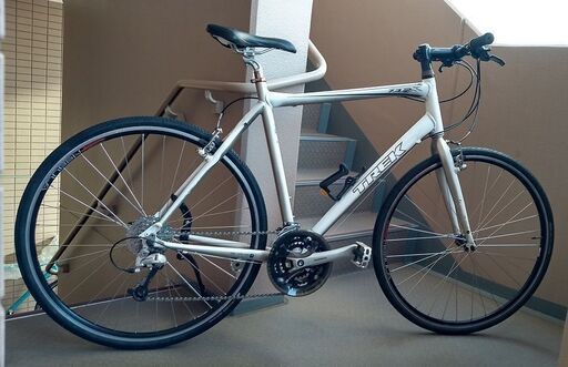 TREK7.3FX 白色 サイズL(22.5)