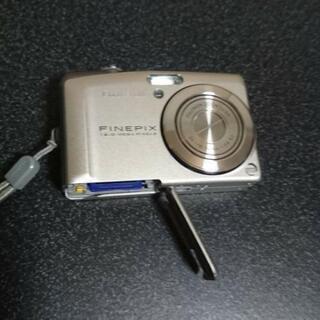 【ネット決済・配送可】FUJIFILMのデジカメ　引き取り手まだなし