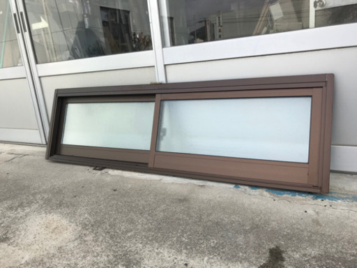 YKKAP社　引違い窓　単板型硝子　在庫品