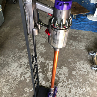 ダイソン　V10  充電スタンド付き　引取り限定