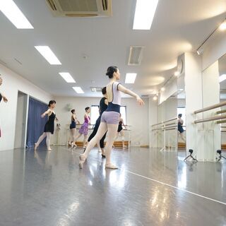 荒井文恵バレエ教室 『超初心者のためのバレエクラス』『大人バレエ』『ジュニアバレエ』 - 教室・スクール