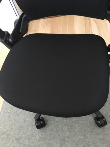 Steelcase LEAPチェア ブラックフレーム 背面座面クロス張り