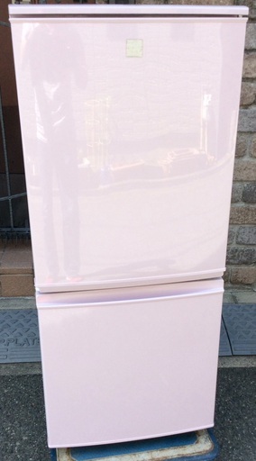 【RKGRE-599】特価！シャープ/137L 2ドア冷凍冷蔵庫/どっちもドア/SJ-14E4-KP/中古品/2017年製/当社より近隣無料配達！
