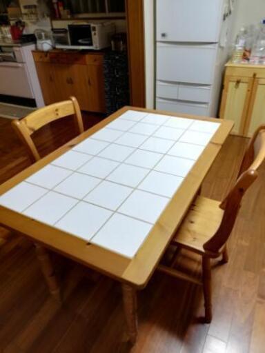 【北欧風】タイル張りのダイニングテーブルセット
