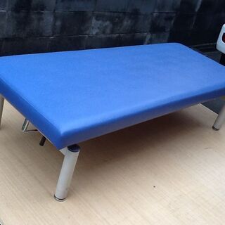 1台入荷】手動昇降 マッサージベッド 高田ベッド製作所 無孔タイプ 施術台