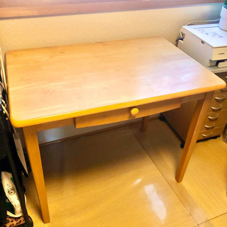 木材の机