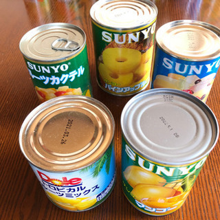 ①フルーツ缶 5缶