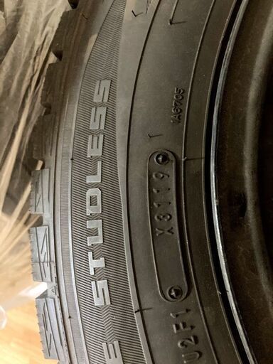 スタッドレスタイヤ（ホイール鉄チン+トヨタ純正ホイールキャップ付き）サイズ215　60　R16　Dunlop Winter