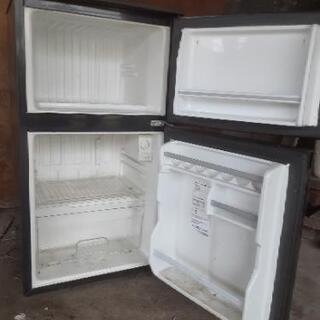 小さな冷蔵庫です。