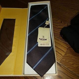 TUKANOのネクタイ新品箱入りです。