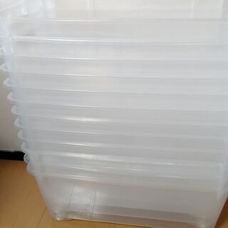 ナフコのコロ付きの収納ケース 押し入れ　簡易　衣類　透明　BOX