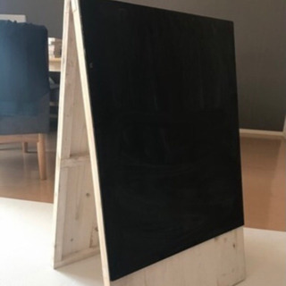 ナチュラルな木製スタンドボード　（黒板）