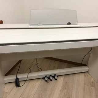 白 CASIO P rivia 750 中古