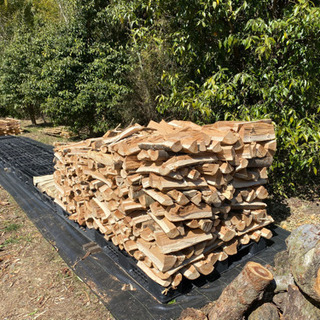乾燥済み 薪 薪ストーブ 軽トラ1台分 配達可 軽トラ満載1台分 欅など 薪 薪ストーブ 堅木 乾燥済み 石川県白山市