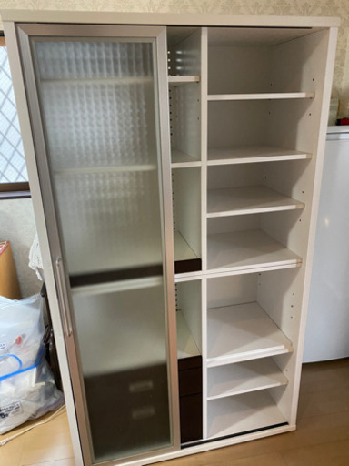 キッチンボード　食器棚