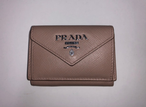 PRADAの3つ折り財布