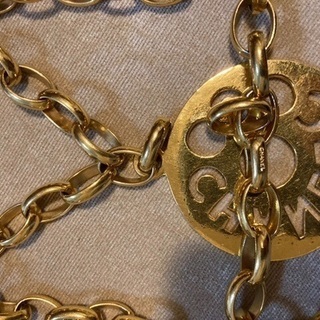 ビンテージシャネル coco Chanel cut out gold logo Medallion 1980s