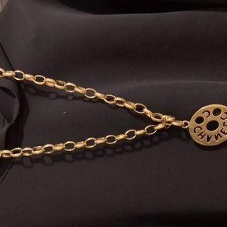 ビンテージシャネル coco Chanel cut out gold logo Medallion 1980s