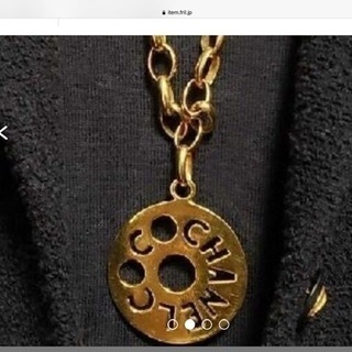 ビンテージシャネル coco Chanel cut out gold logo Medallion 1980s