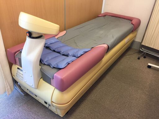 整骨院で使っているローラーマッサージベッドを譲ります。現物を見に来ていただいて結構です。
