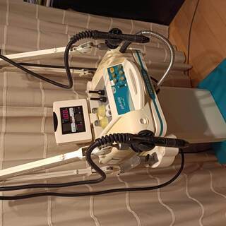 光線治療器 スーパーライザー 東京医研 HA-2200LE 近赤外線 　接骨院　整形外科