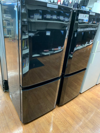 真っ黒いMITSUBISHIの2ドア冷蔵庫です！