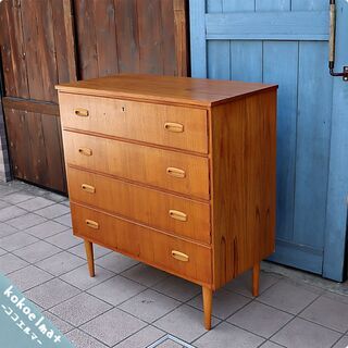 デンマークより入荷した、チーク材を使用した4段チェストです。北欧