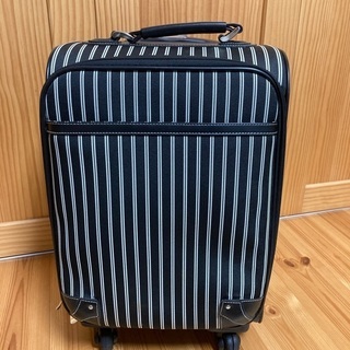 ATTRATTIVA のスーツケース