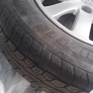テリオスキッドのスタッドレスタイヤ(使用1ヶ月位)※ホイールは古く錆びあり　夏タイヤもあります　写真3枚目(3000円)