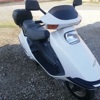 ホンダのスペイシー125 乗りやすさ抜群で綺麗な車体です。エンジンも
