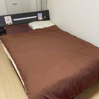 ダブルベッド　マットレス付き 組み立て可能です