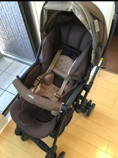 アップリカ A型ベビーカー フライル