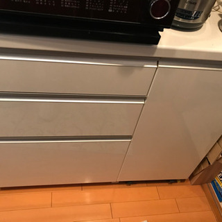 パモウナ　食器棚