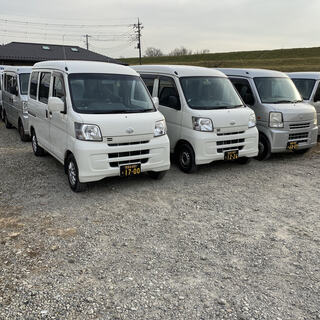 冷蔵車でおしゃれ飲食店の配送業務