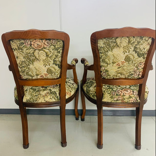 中古品　猫足　イタリアン調肘かけ椅子　2脚