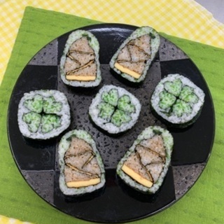 春の飾り巻き寿司