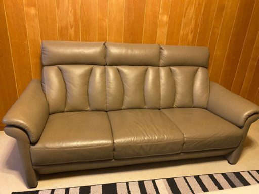 革製のソファー