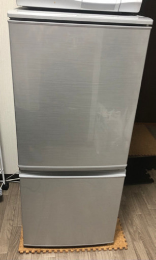 2017年　SHARP冷凍冷蔵庫　137L　一人暮らし　1～2人暮らし　どっちもドア