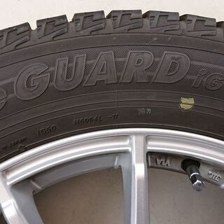 【中古】YOKOHAMA　スタッドレスタイヤ（ホイール付き）　ice GUARD IG50　17インチ　215/60R17 